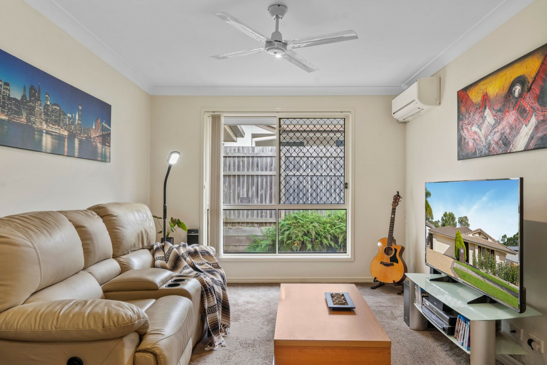 25 Dundee Crescent — photo 13 of 24