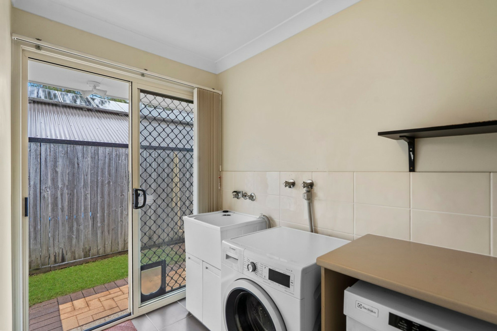 25 Dundee Crescent — photo 17 of 24