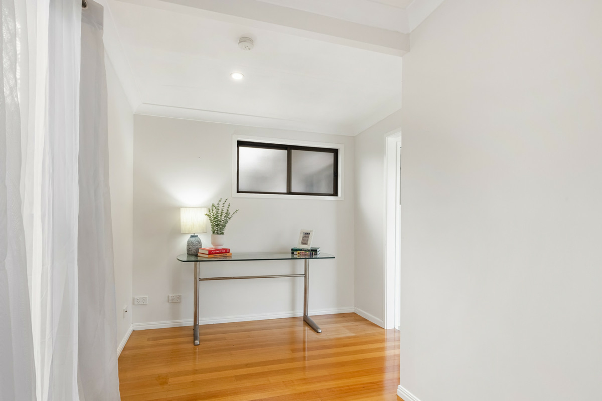 18 Lindsay Street — photo 11 of 12