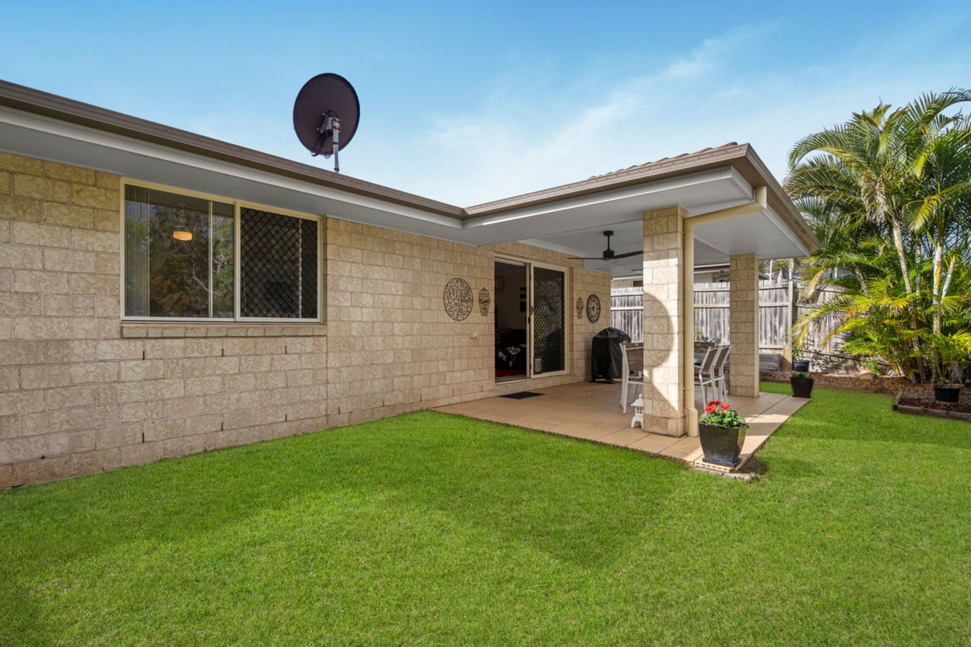 25 Dundee Crescent — photo 18 of 24