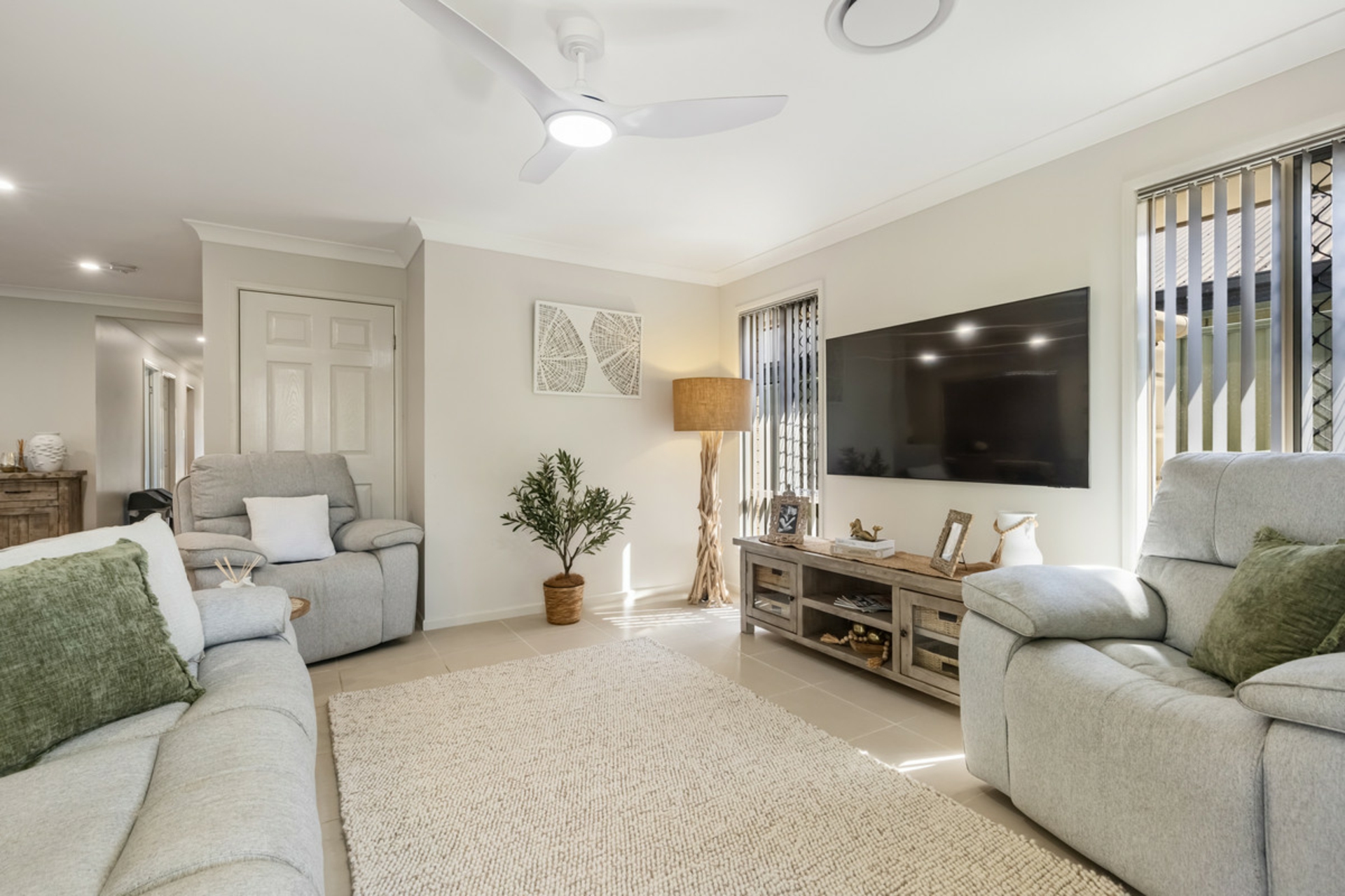 7 Willowie Crescent — photo 4 of 15