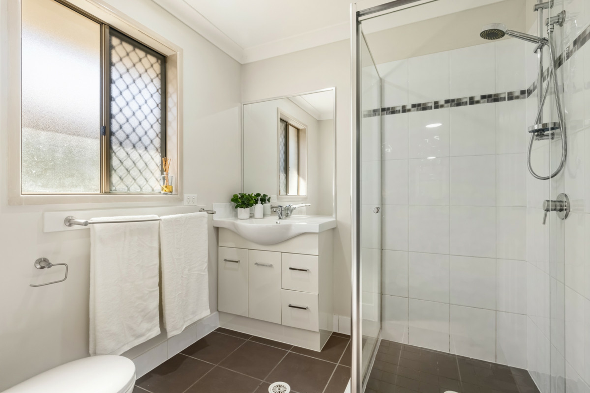 7 Willowie Crescent — photo 11 of 15