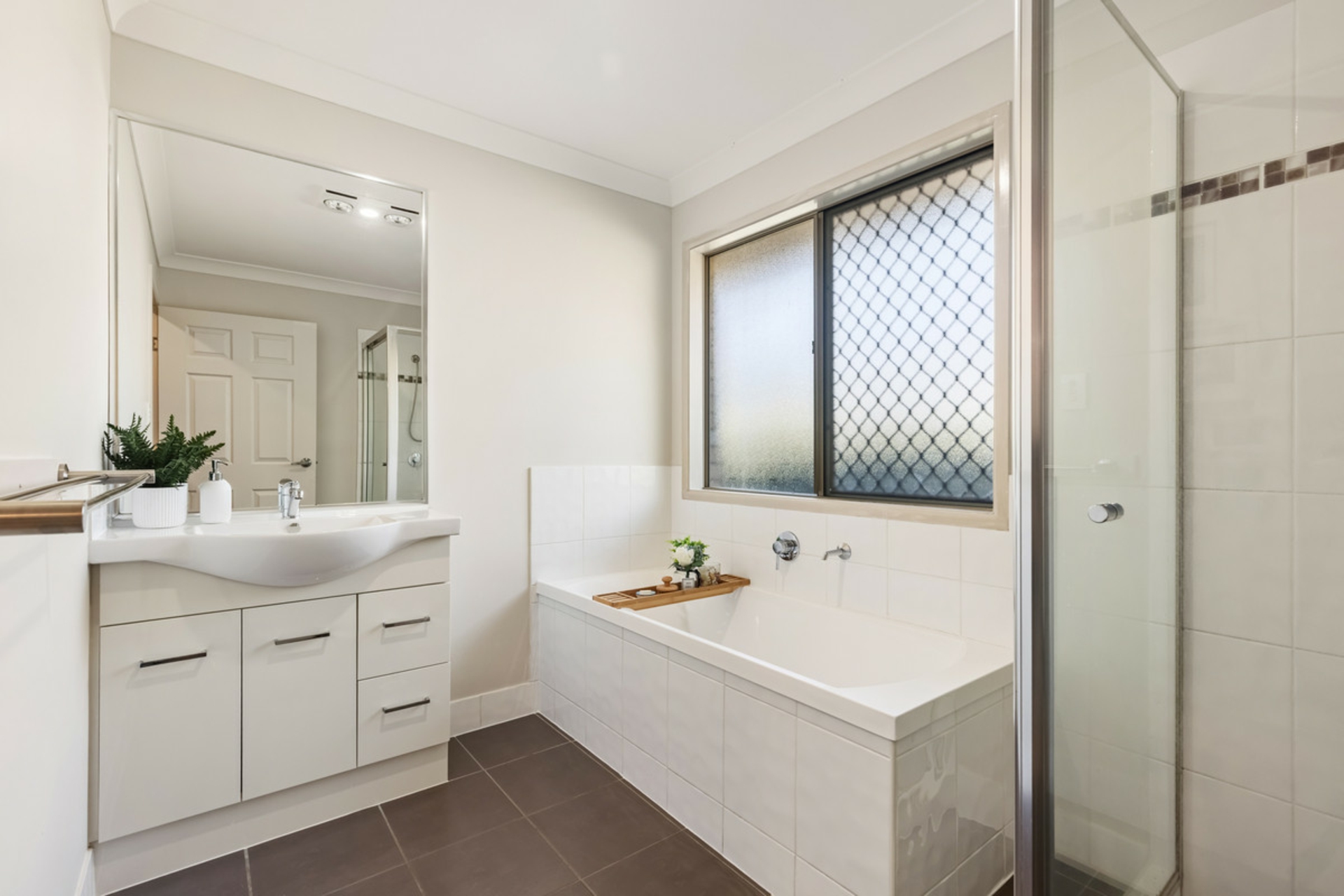 7 Willowie Crescent — photo 14 of 15