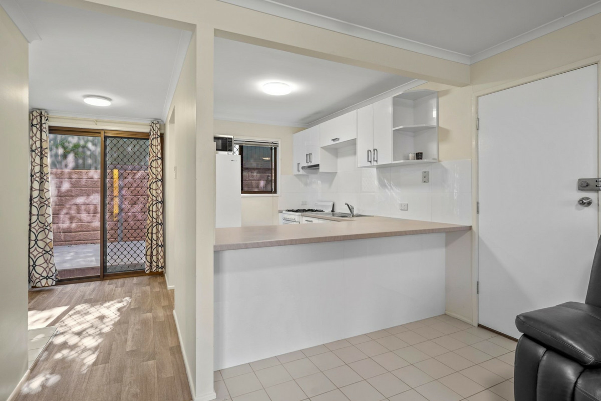 39/111 Kingston Road — photo 4 of 12