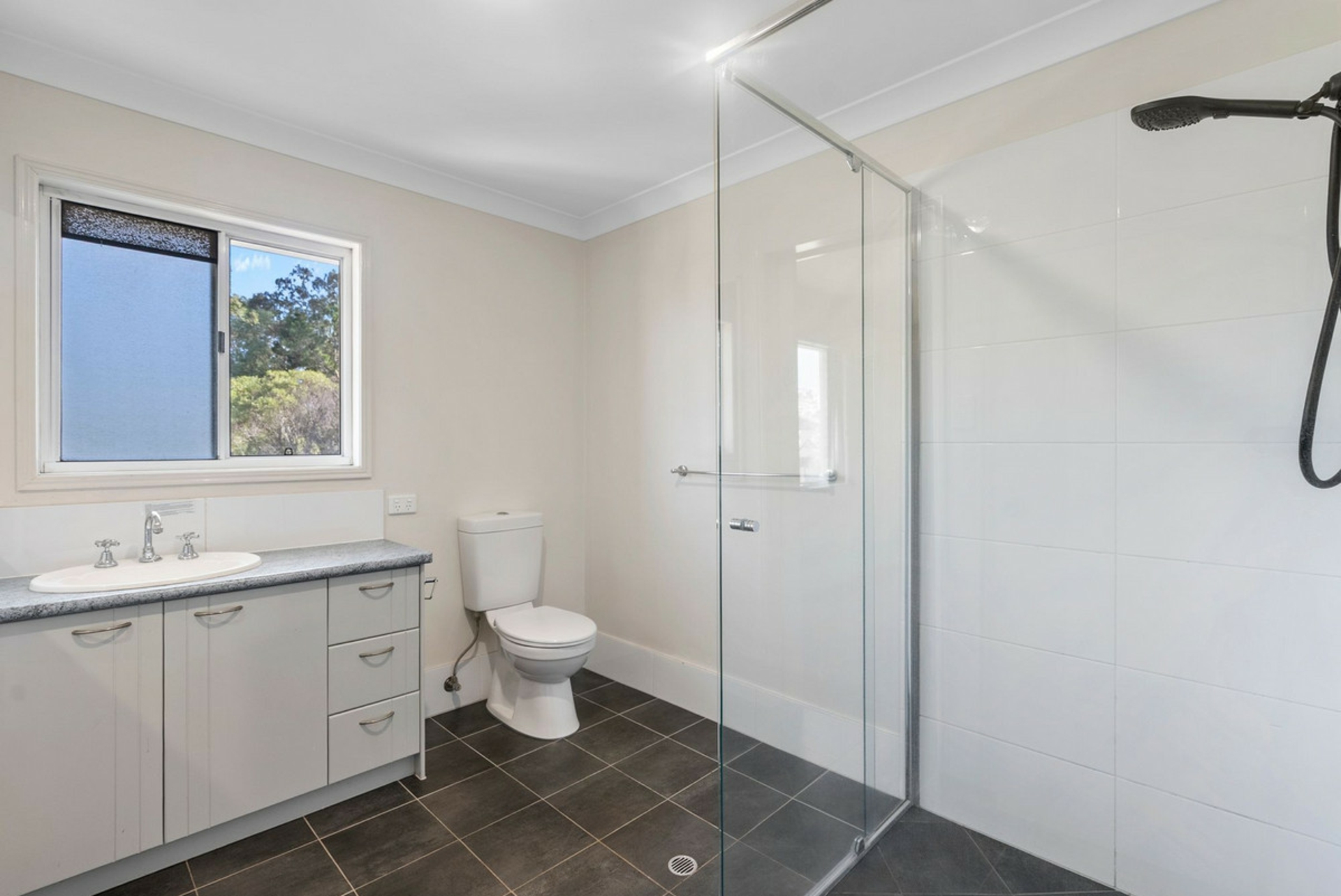 15/15 Daisy Hill Road — photo 7 of 19