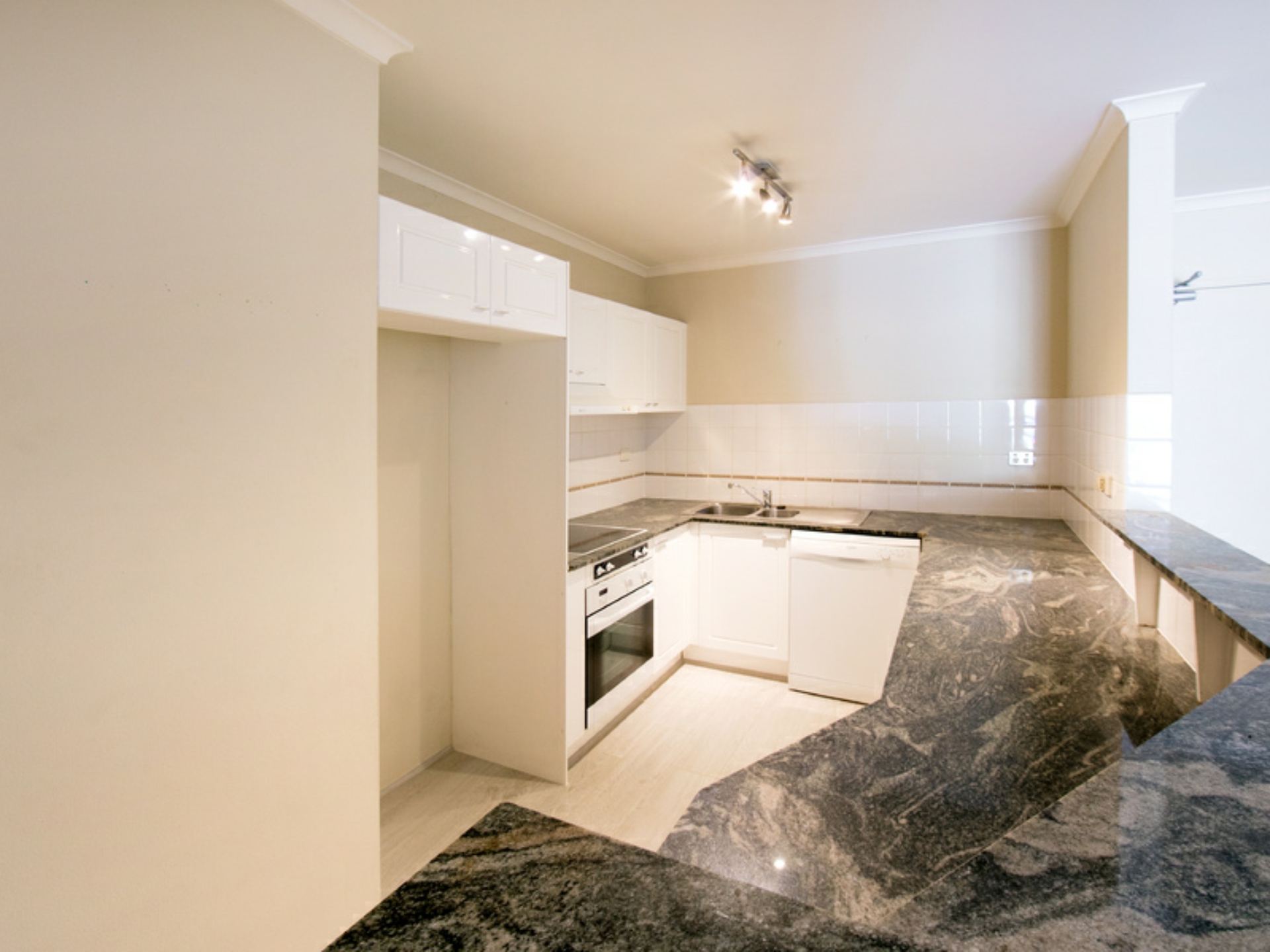 2/1-5 Collaroy Street, COLLAROY