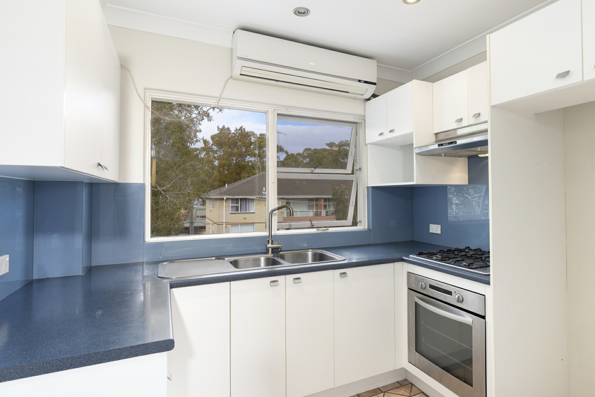 8/2 Ilikai Place — photo 2 of 6