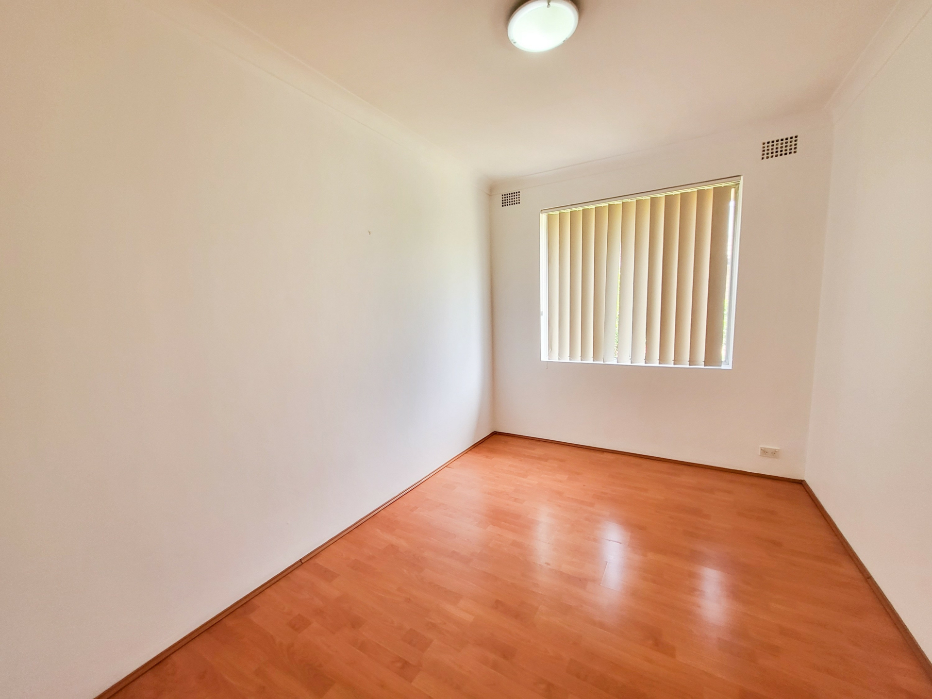 7/24 Colin St — photo 3 of 8