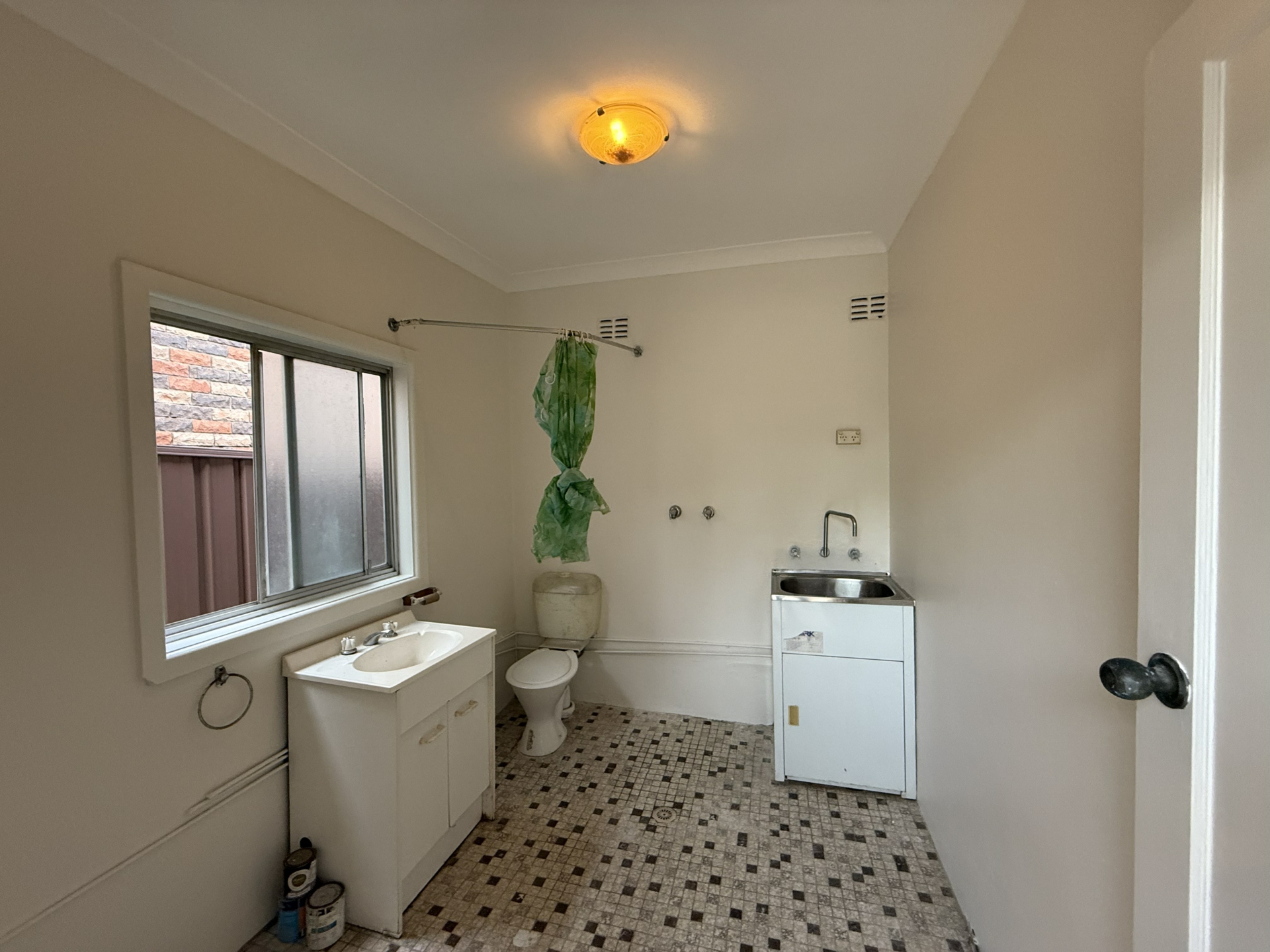 9 Nicholas Avenue, CAMPSIE