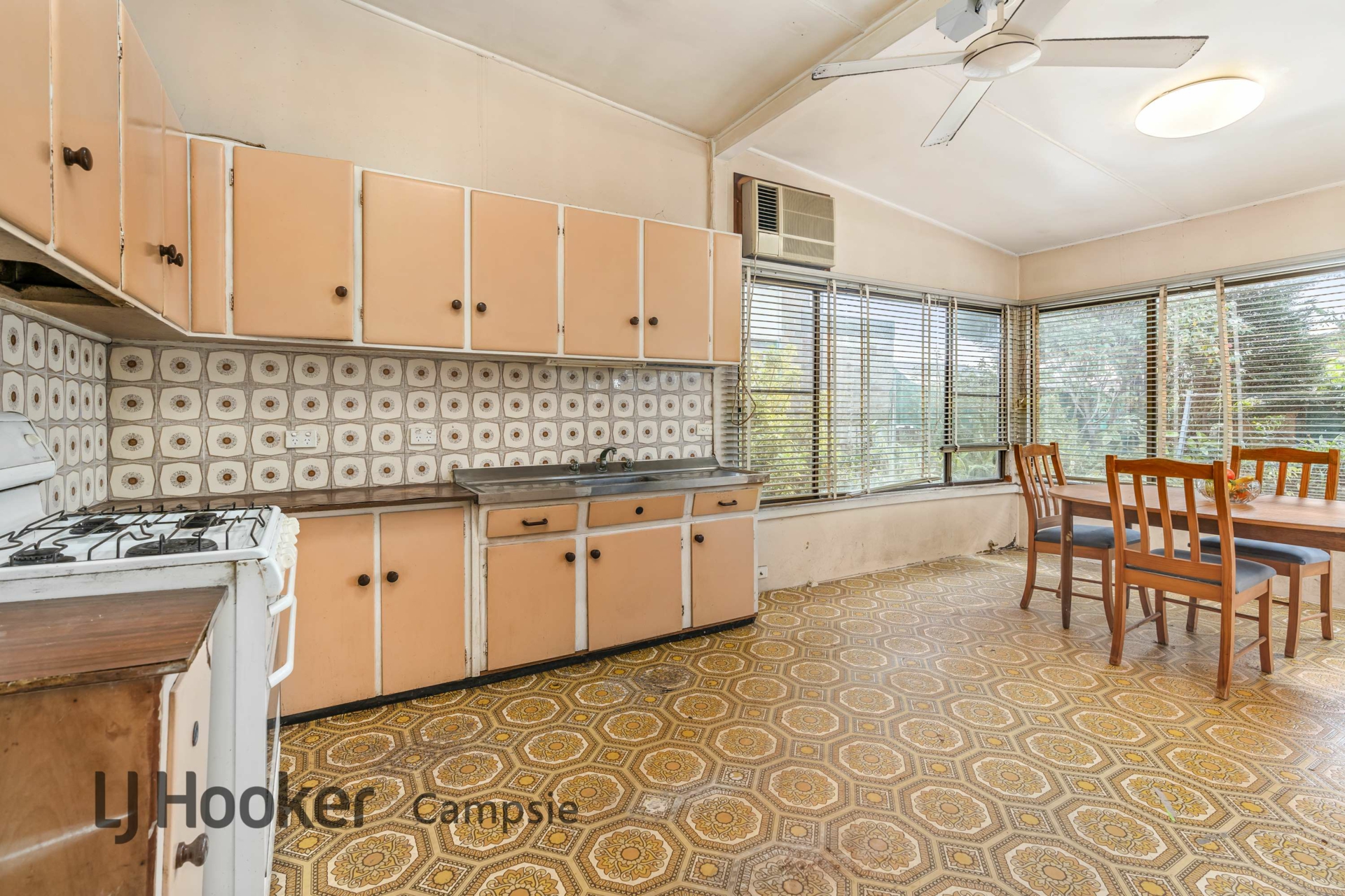 11 Bellombi Street, CAMPSIE