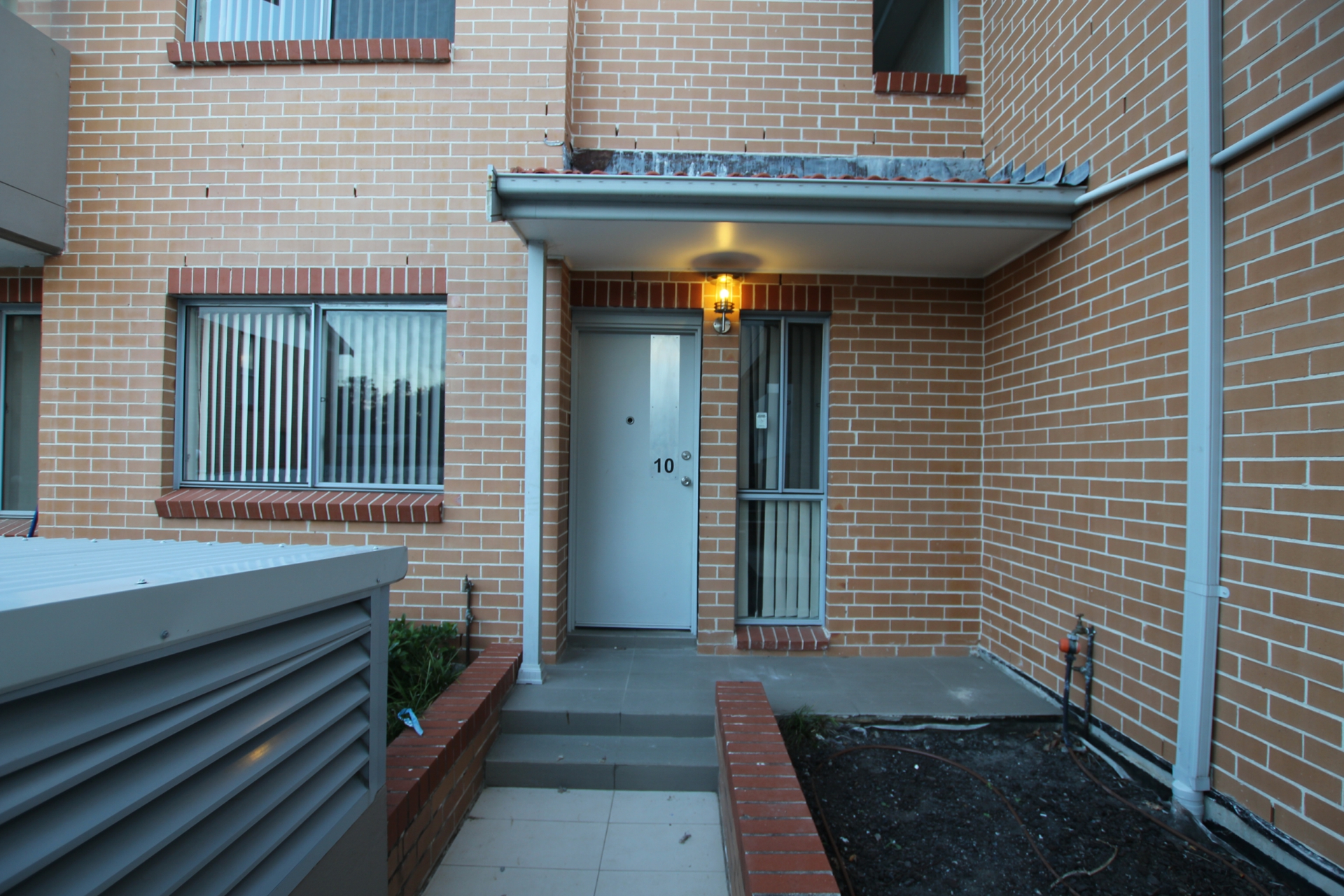 10/50-54 Third Ave — photo 2 of 5