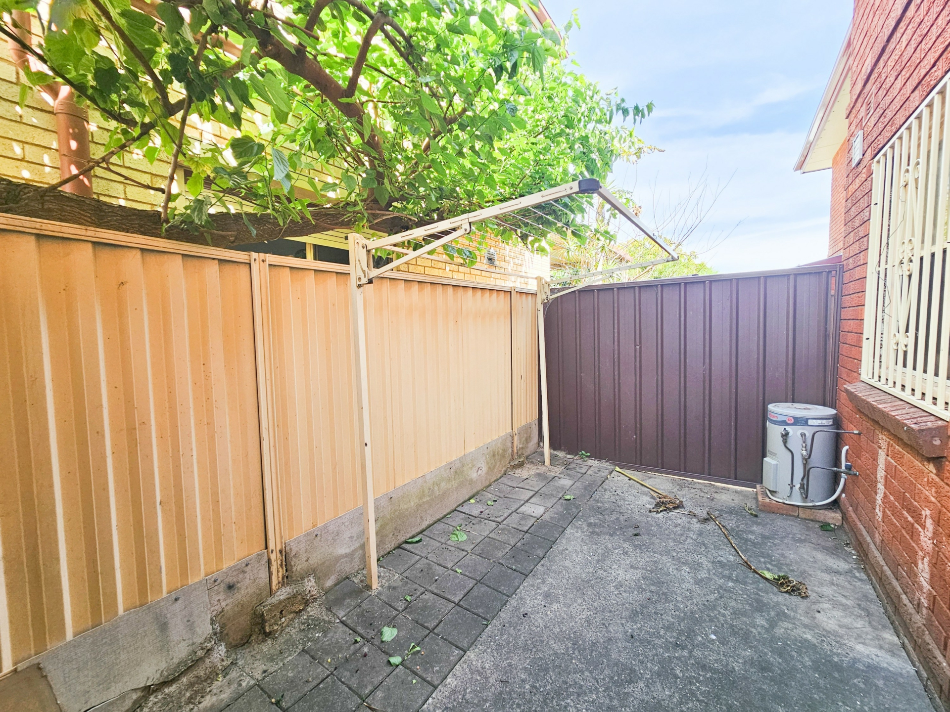 4/37 KING GEORGES RD — photo 3 of 4