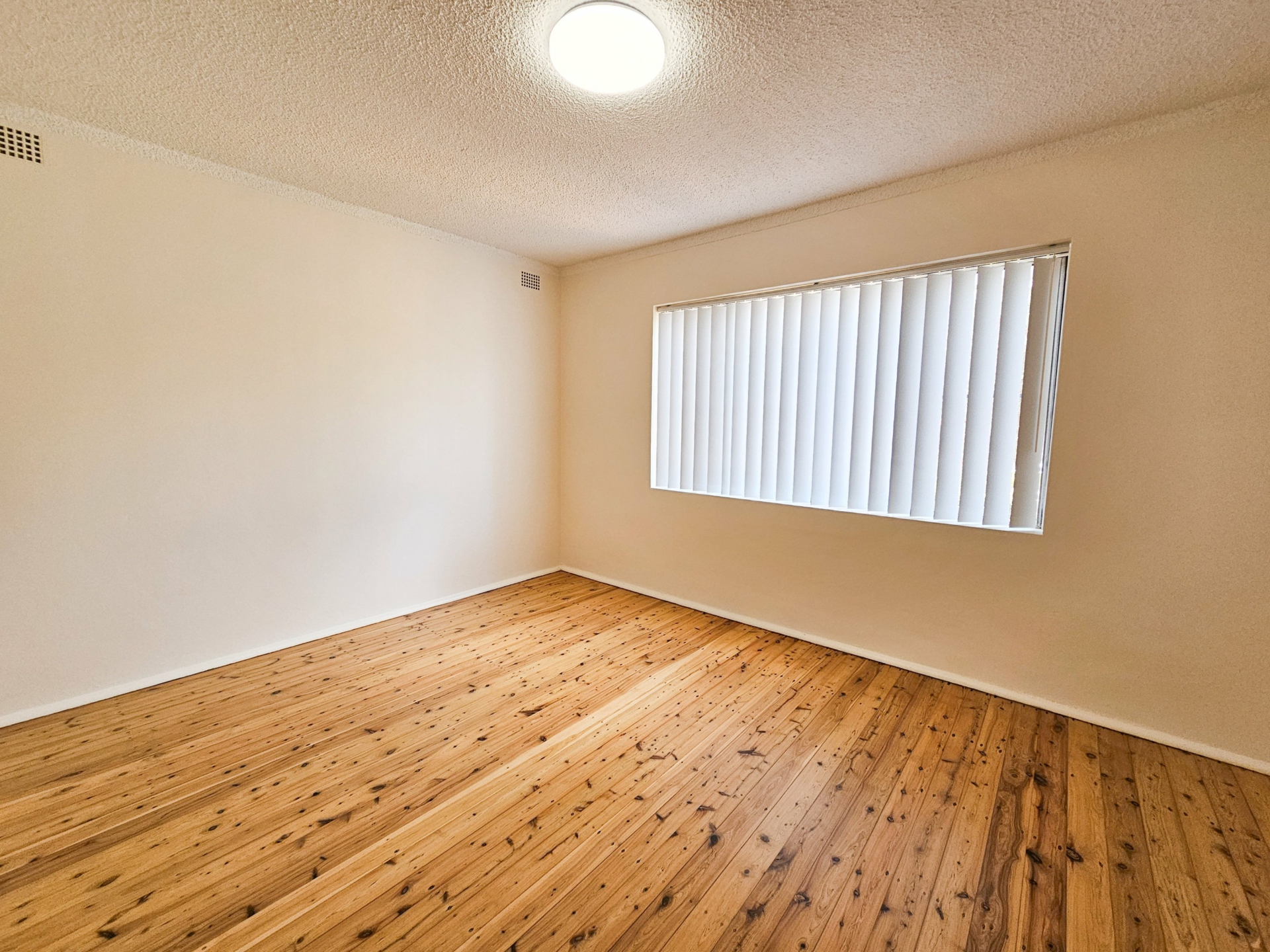 1/11 McKern Street — photo 4 of 6