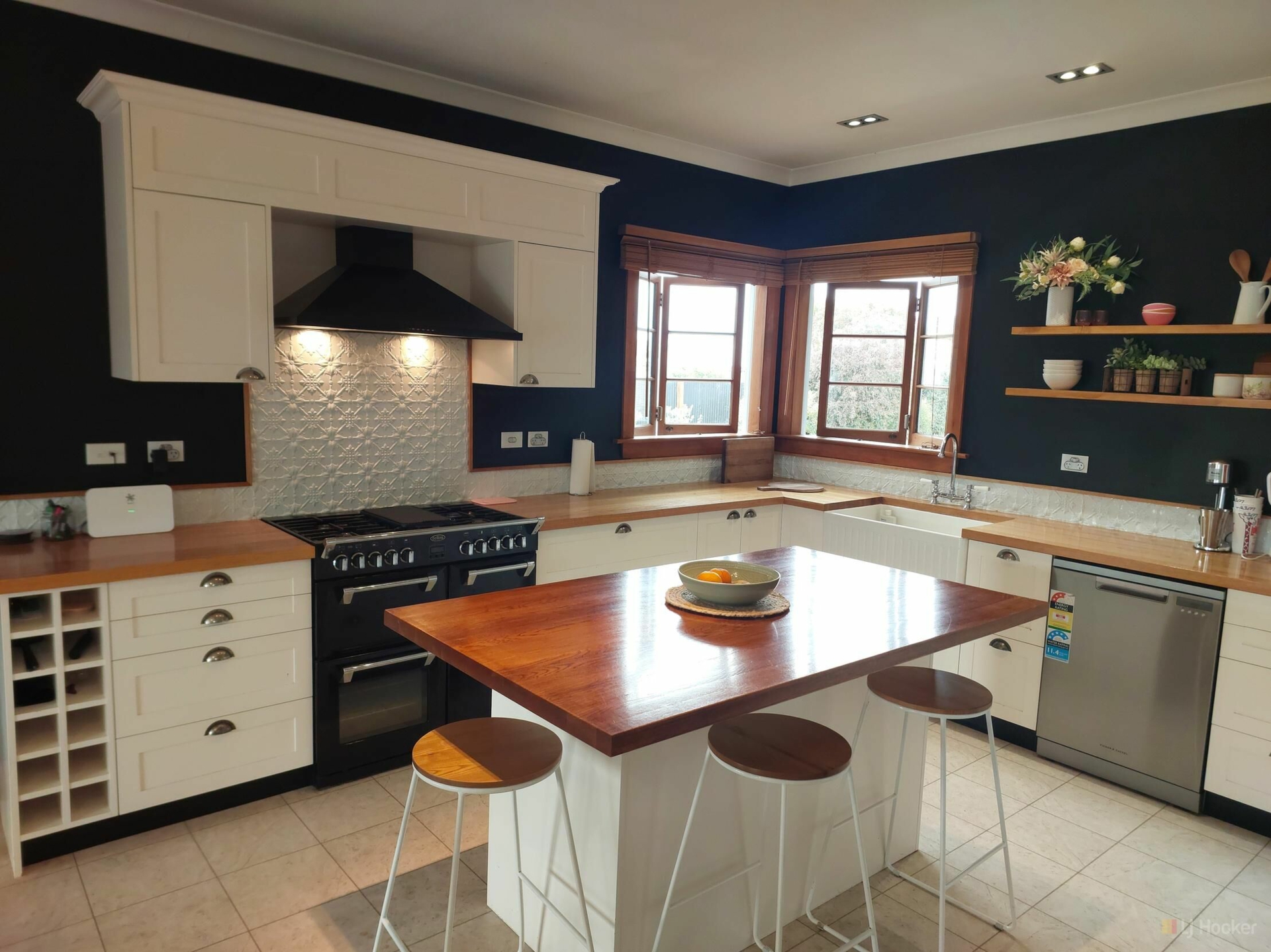 17 Thackeray Street, SAINT ANDREWS
