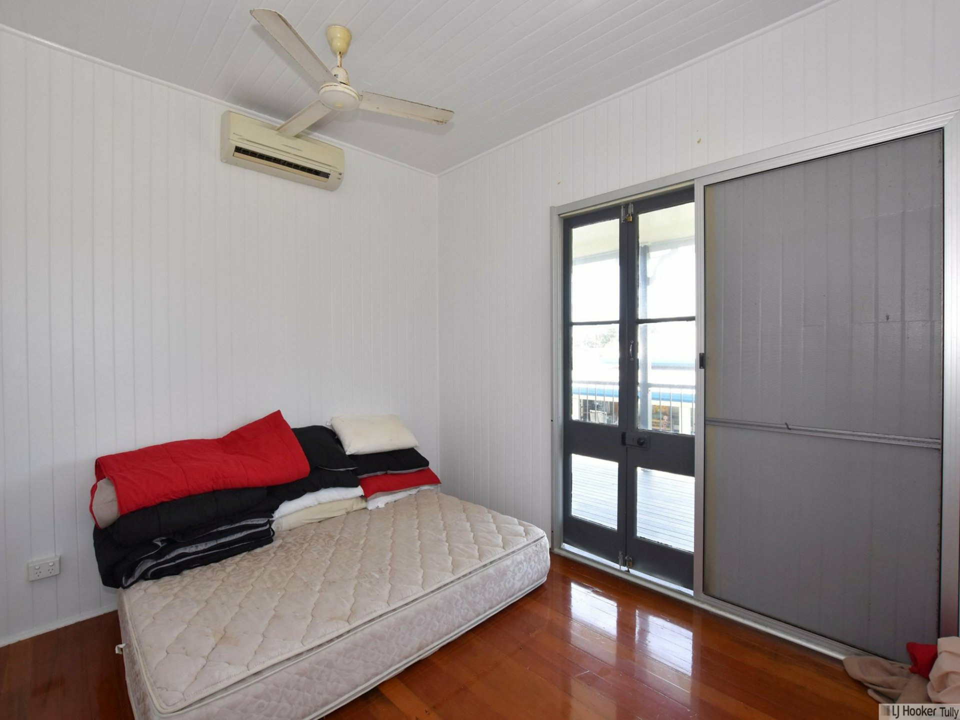 12 Sydney Smith Street, KURRIMINE BEACH