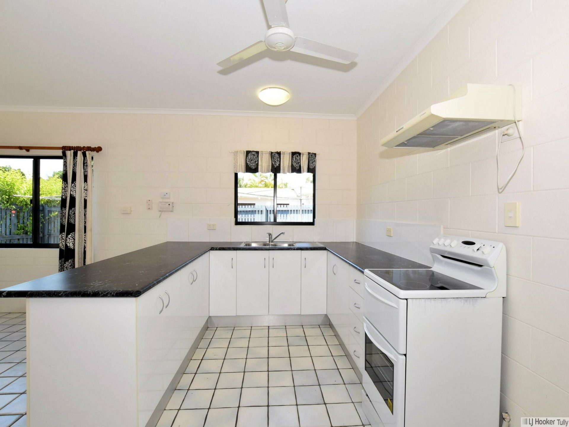 2/117 Taylor Street, TULLY HEADS