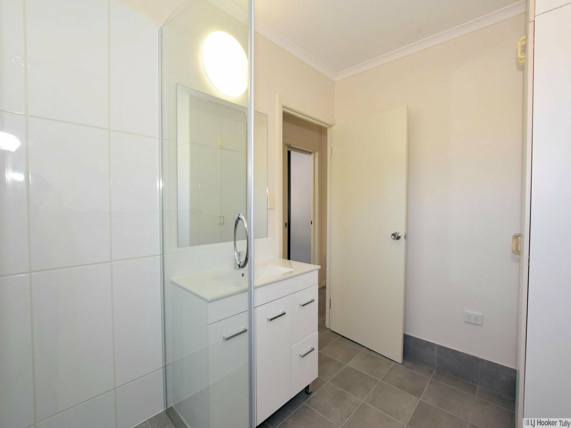2/117 Taylor Street, TULLY HEADS