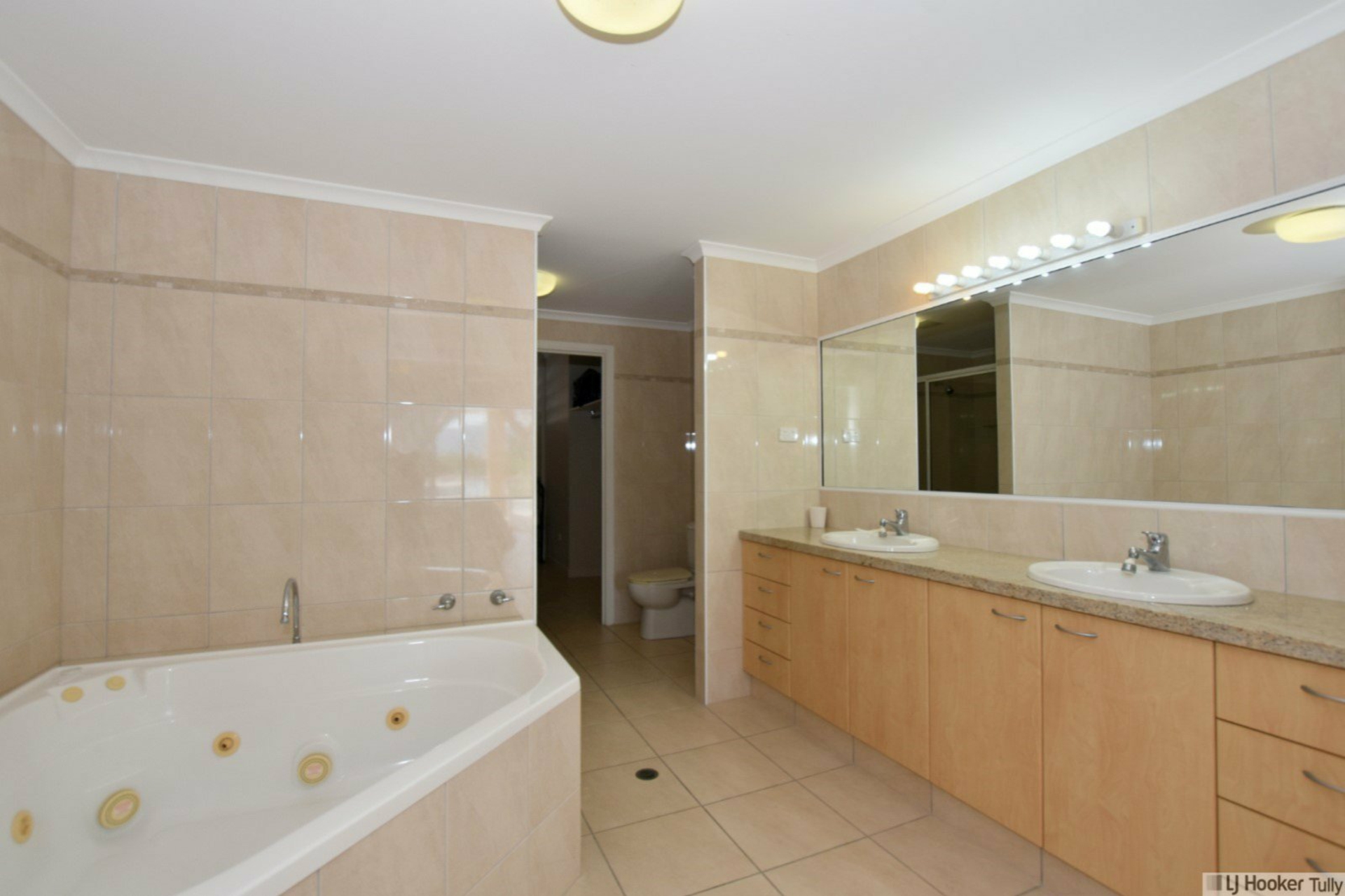 Unit 2/23 Poinciana Boulevard, CARDWELL