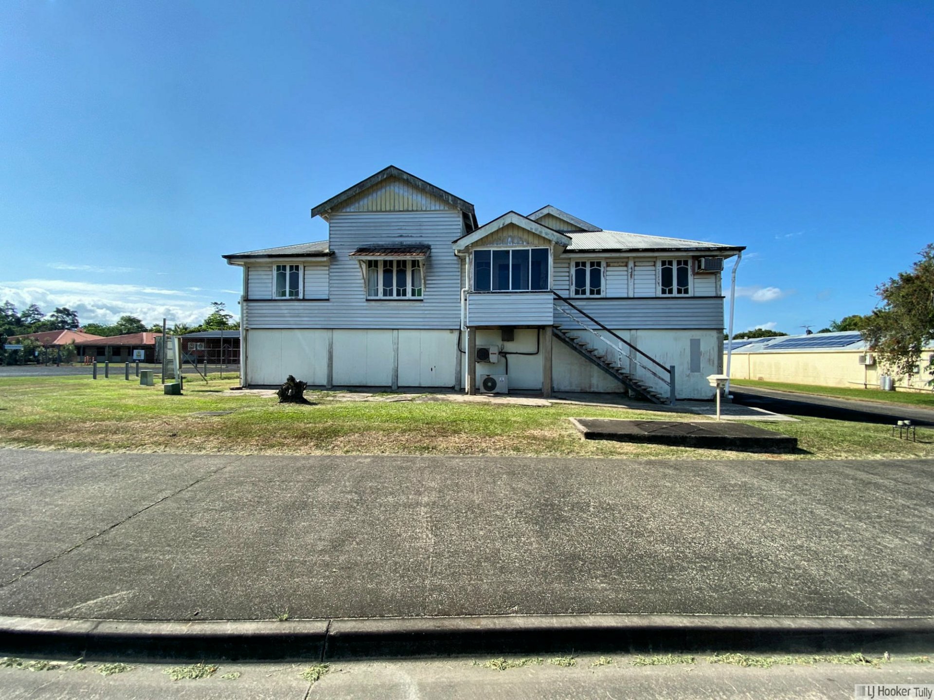 15 Flying Fish Point Road, INNISFAIL ESTATE