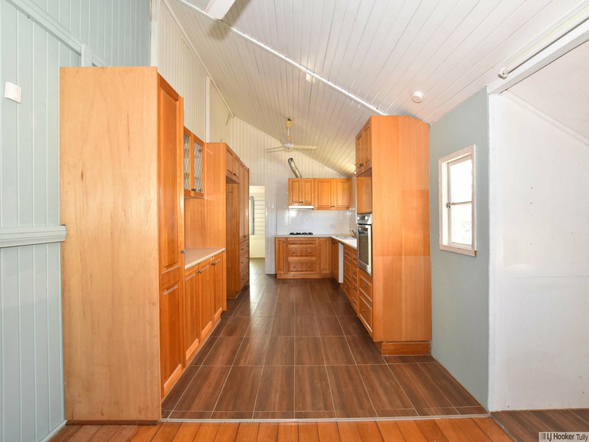 15 Flying Fish Point Road, INNISFAIL ESTATE