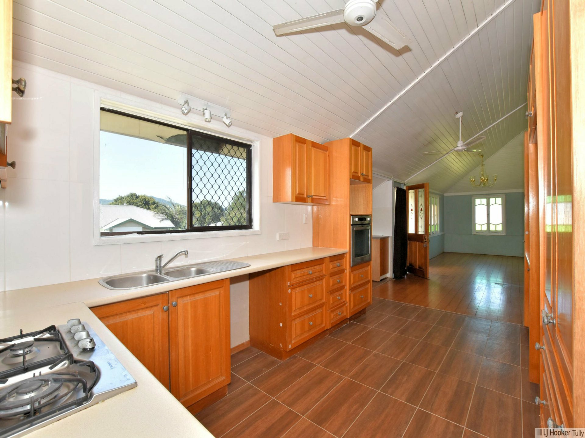 15 Flying Fish Point Road, INNISFAIL ESTATE