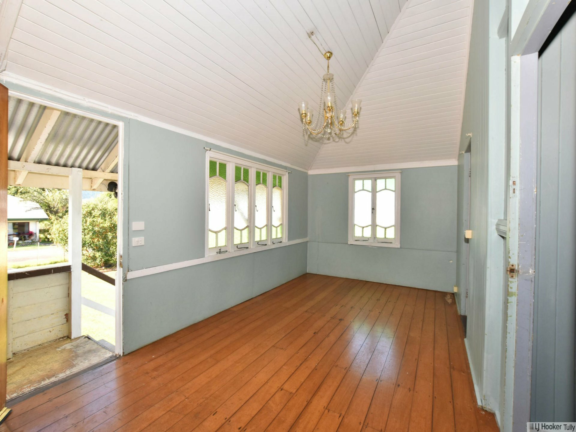 15 Flying Fish Point Road, INNISFAIL ESTATE