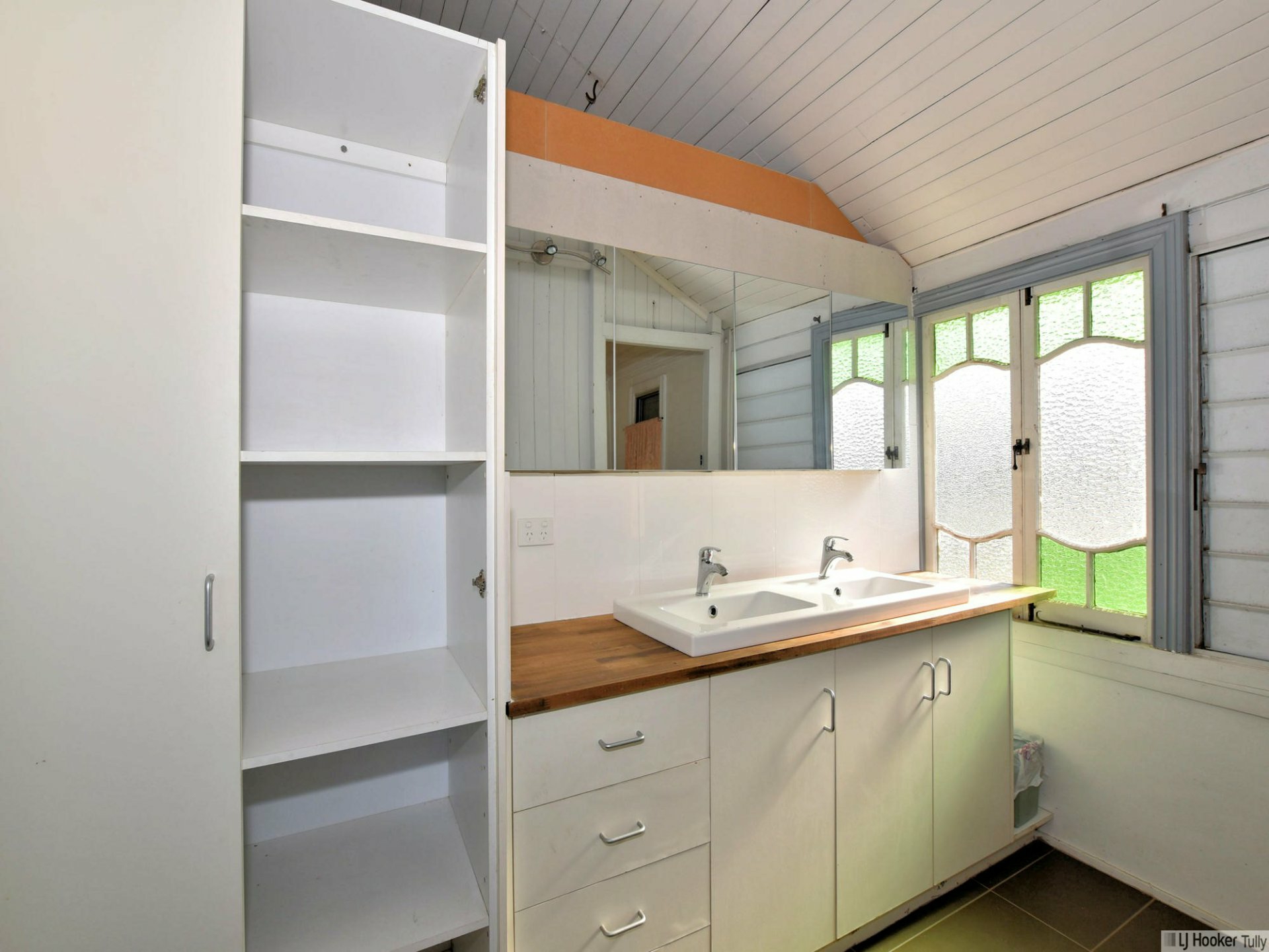 15 Flying Fish Point Road, INNISFAIL ESTATE