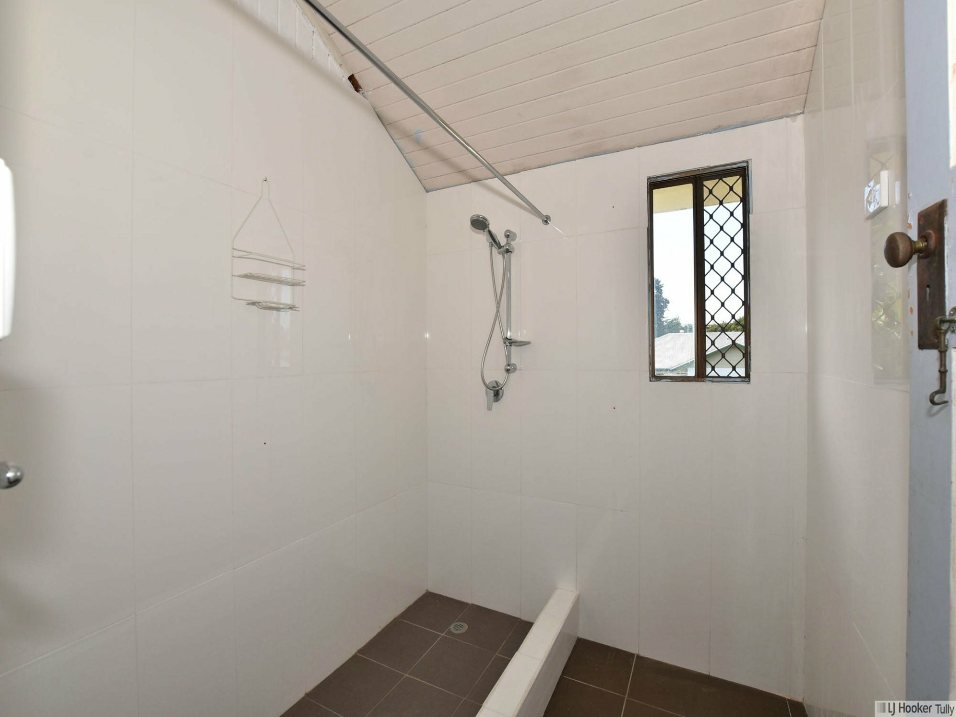 15 Flying Fish Point Road, INNISFAIL ESTATE