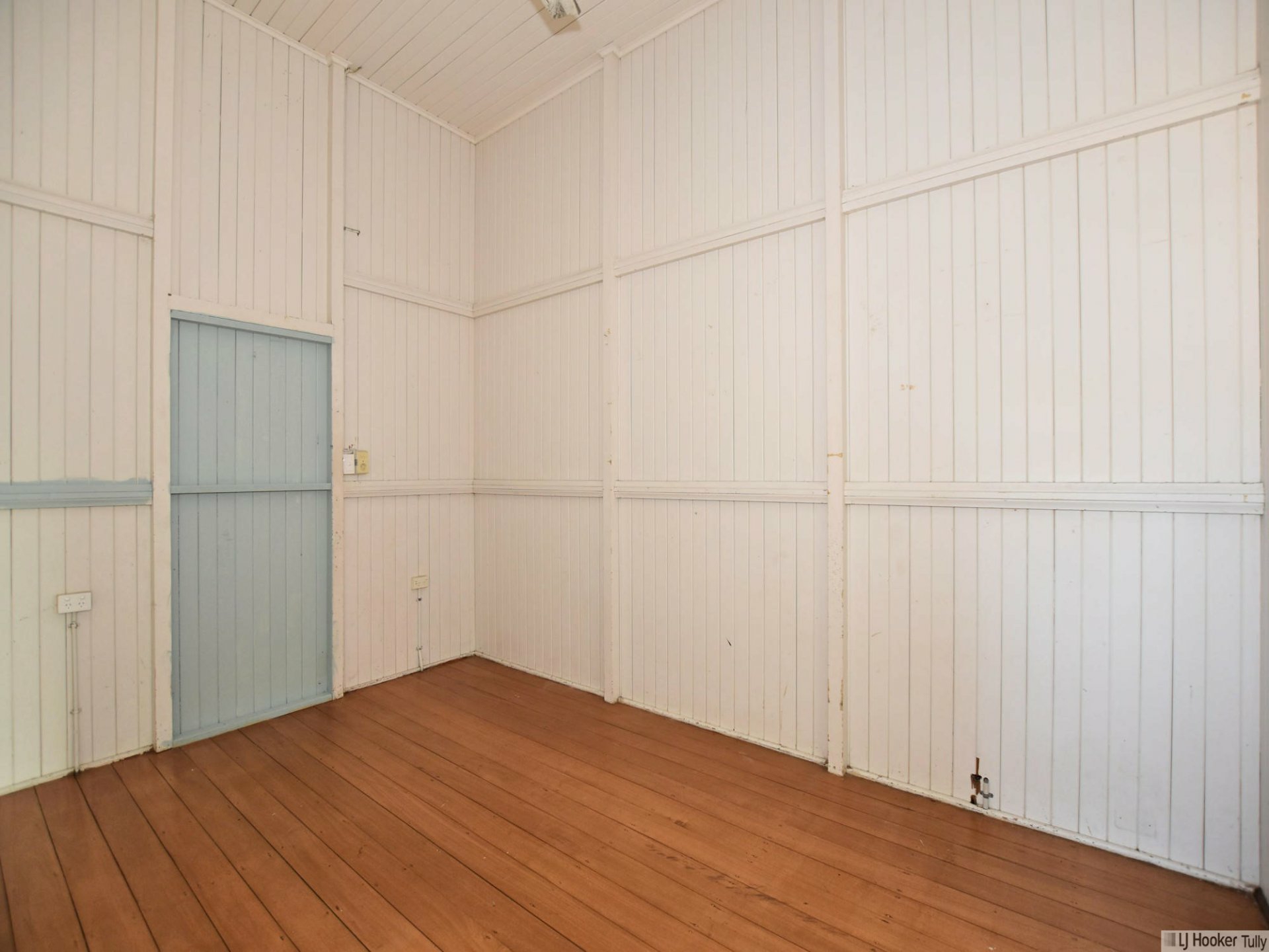 15 Flying Fish Point Road, INNISFAIL ESTATE