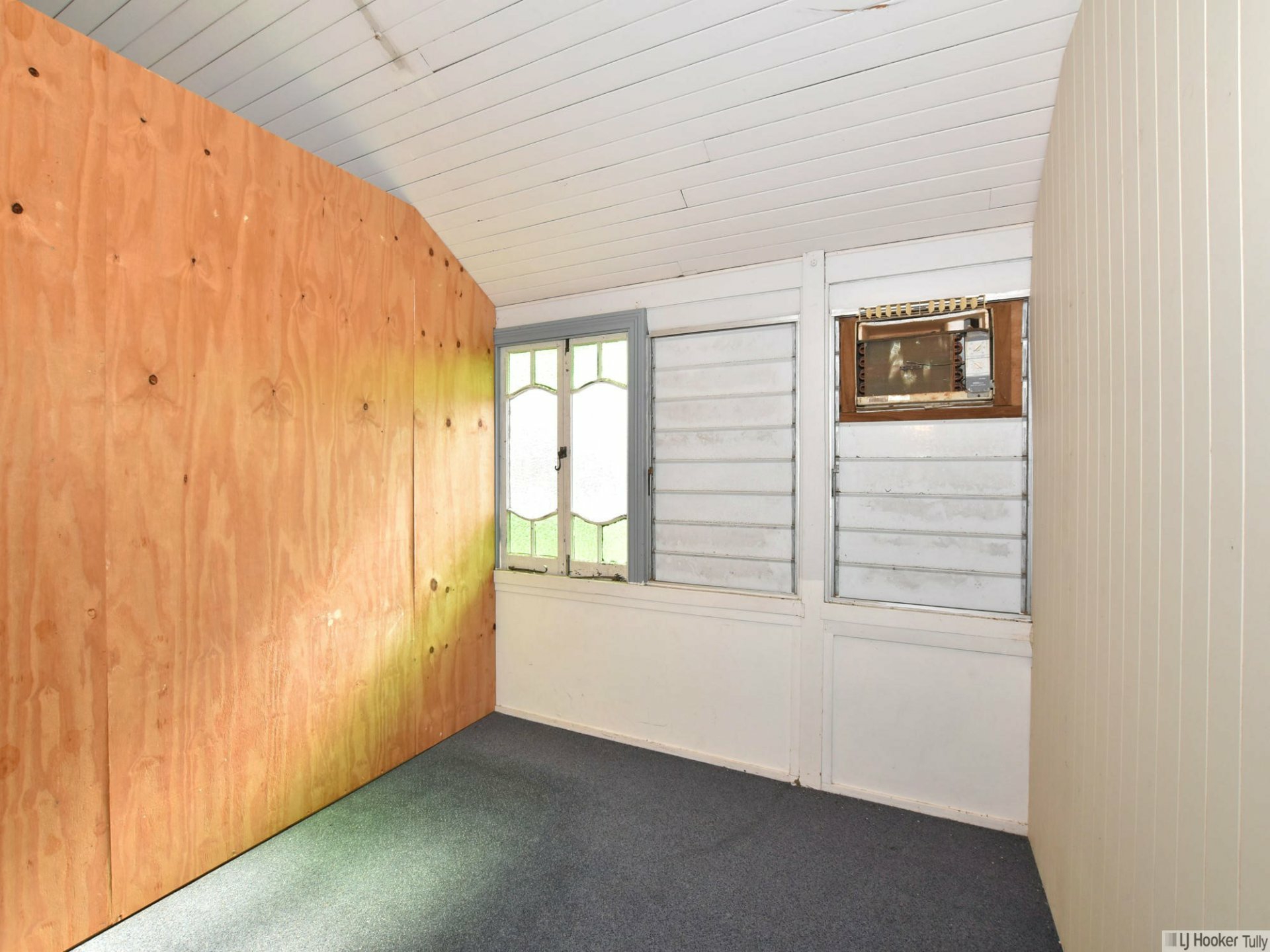 15 Flying Fish Point Road, INNISFAIL ESTATE