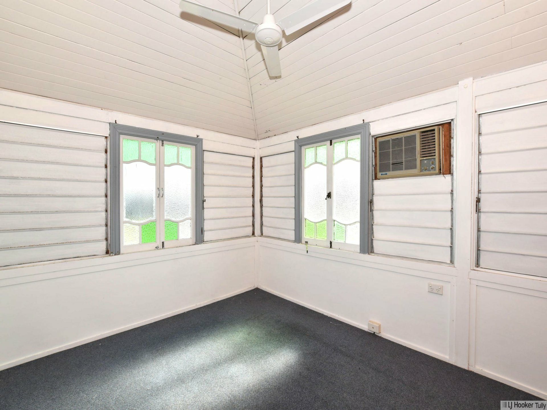 15 Flying Fish Point Road, INNISFAIL ESTATE