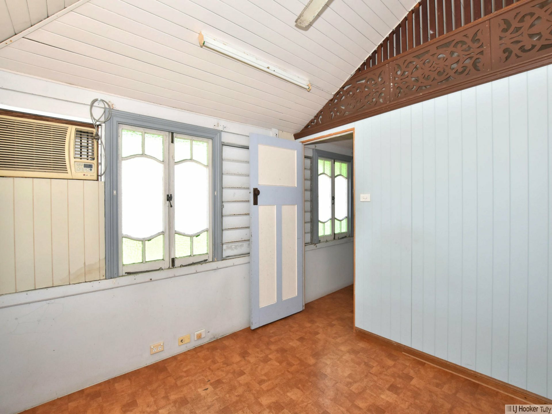 15 Flying Fish Point Road, INNISFAIL ESTATE
