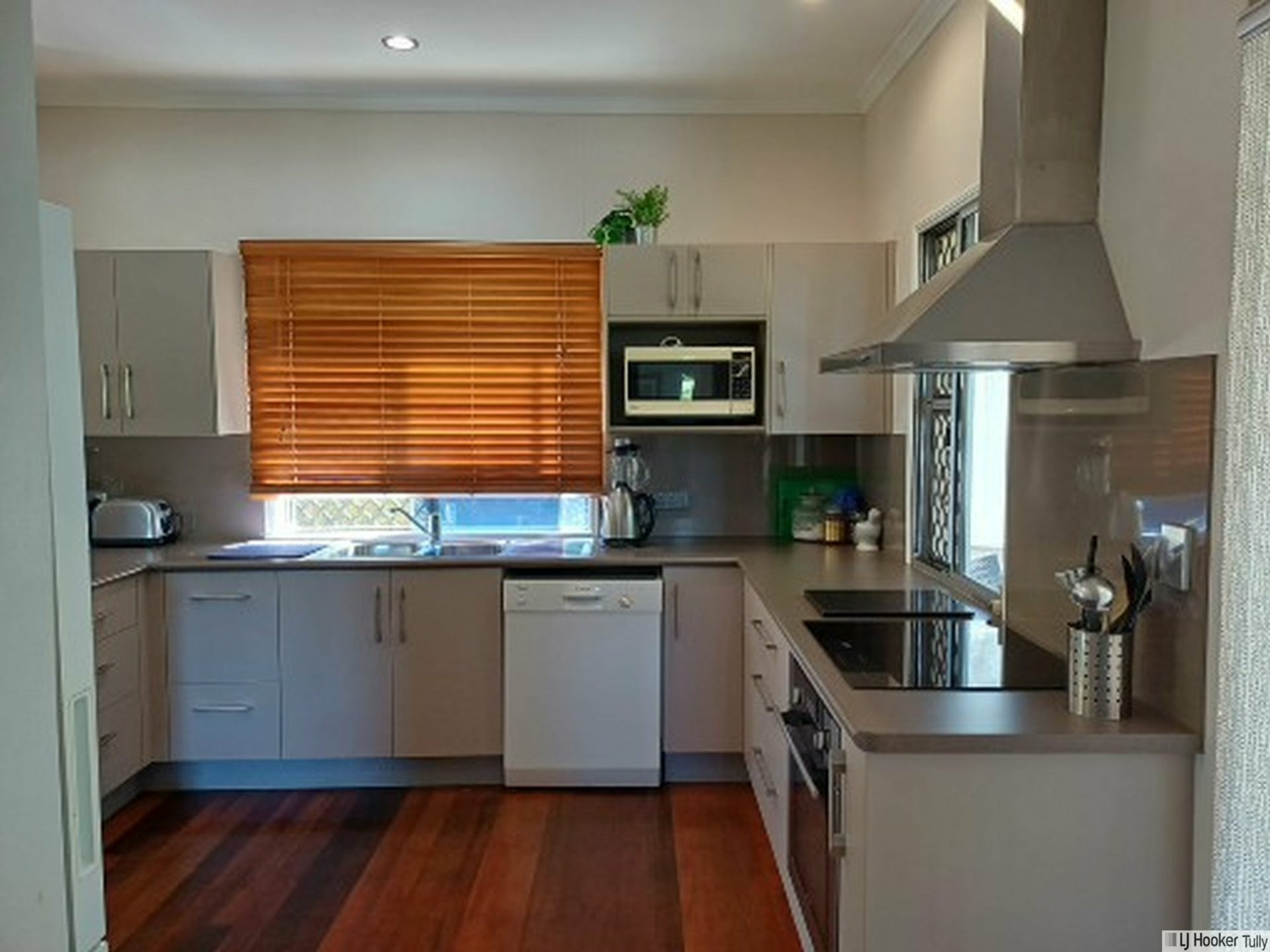12 Briggs Street, TULLY
