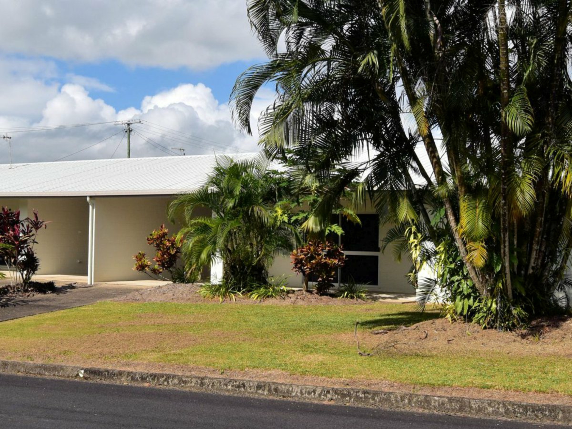 Unit 1 & 2/13 Cairns St, TULLY
