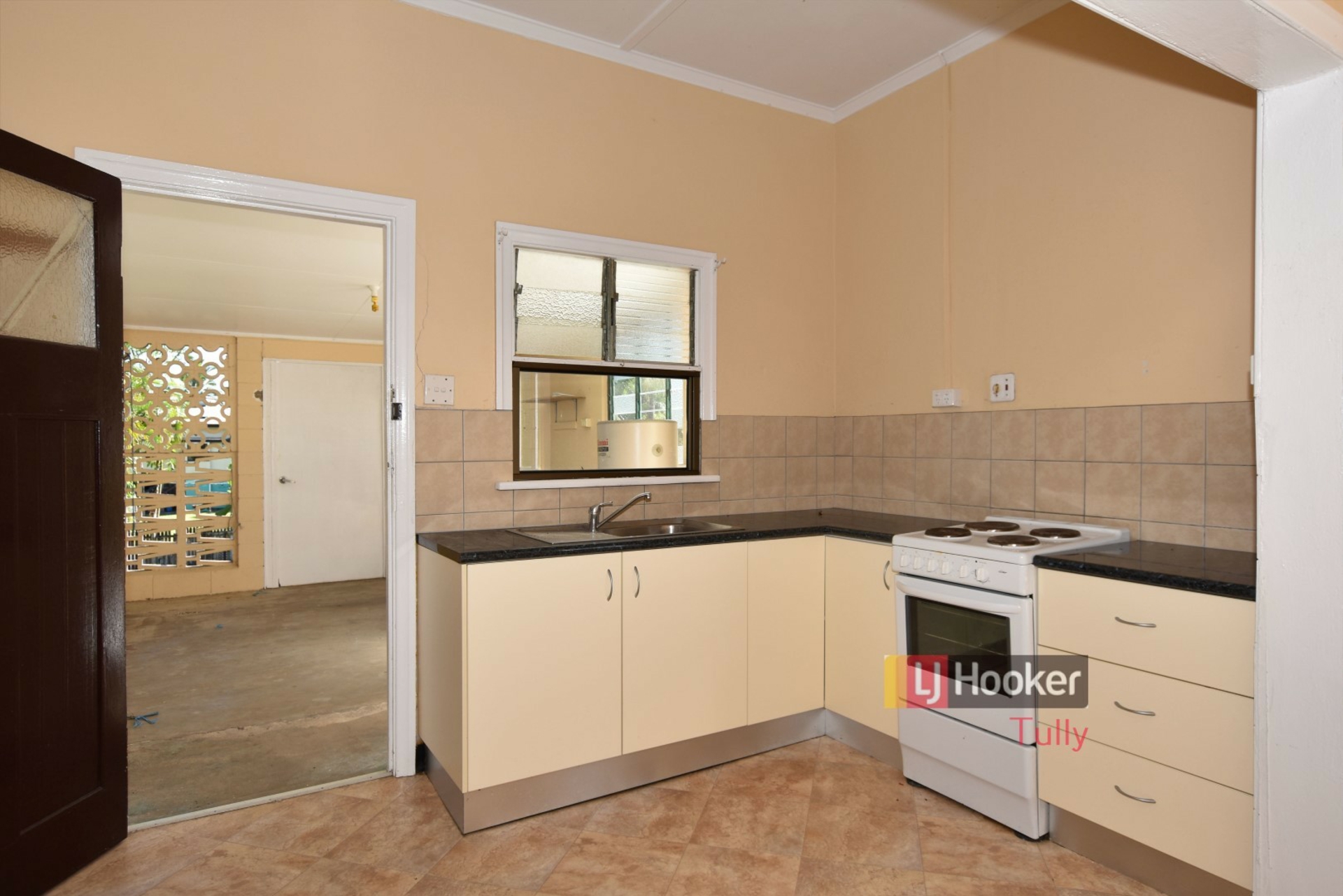 2/9 Thurles Street, TULLY
