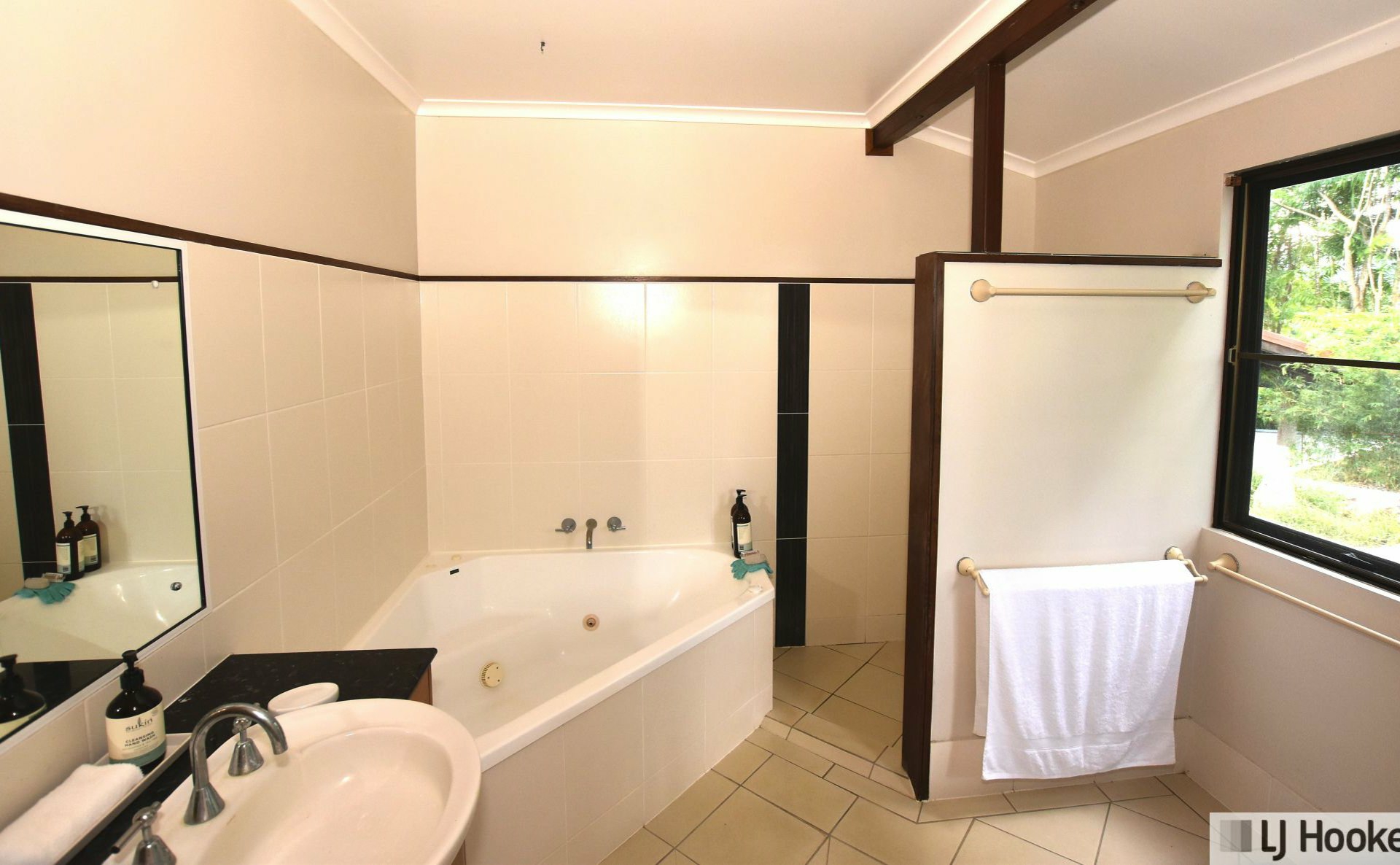 18 Hillview Court, CARMOO