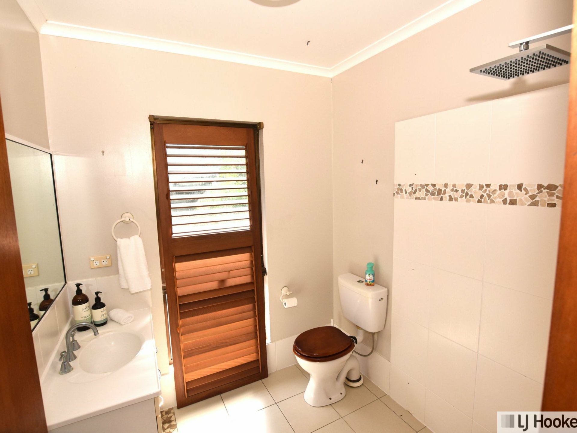 18 Hillview Court, CARMOO