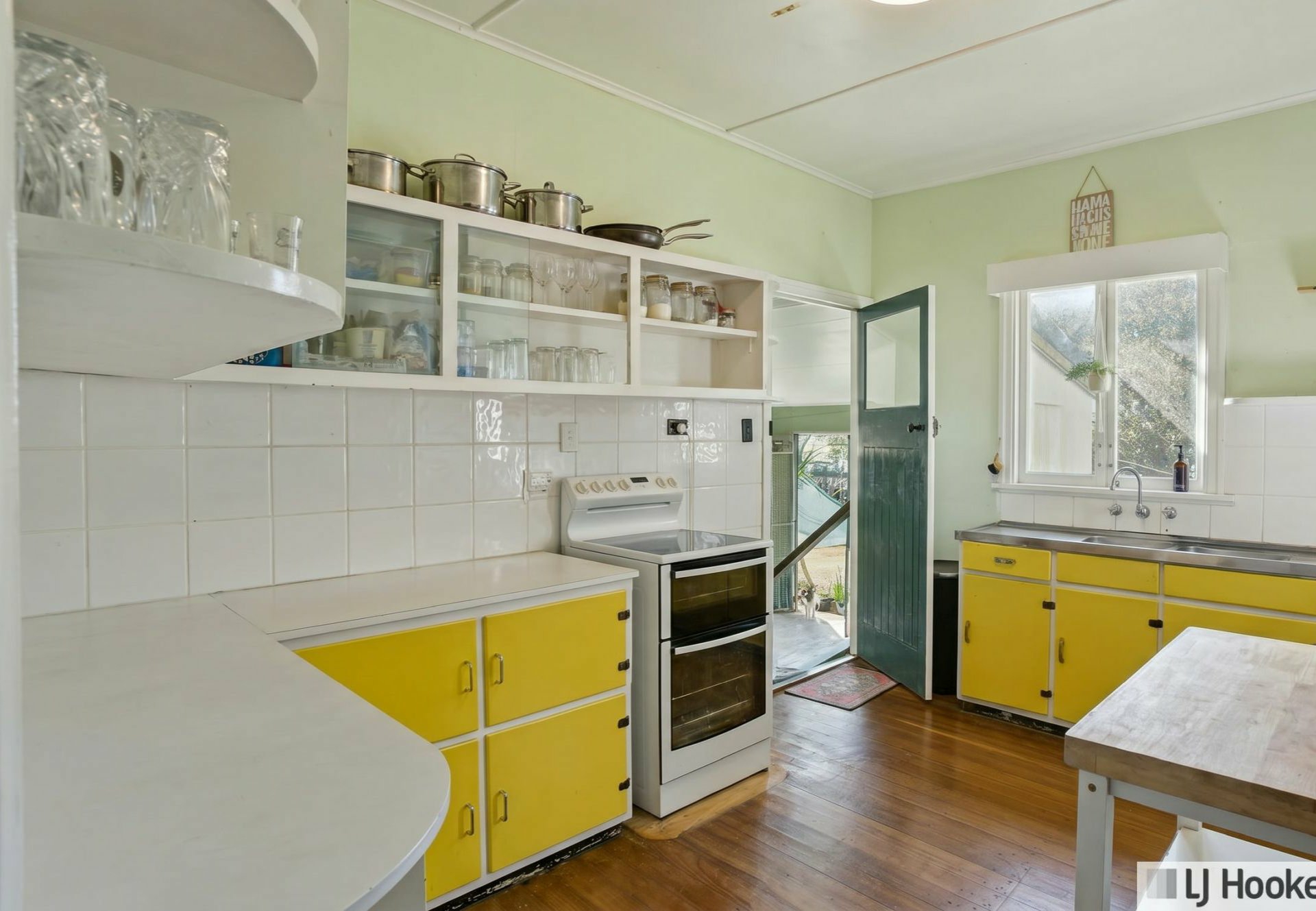 10 Cairns Street — photo 3 of 30