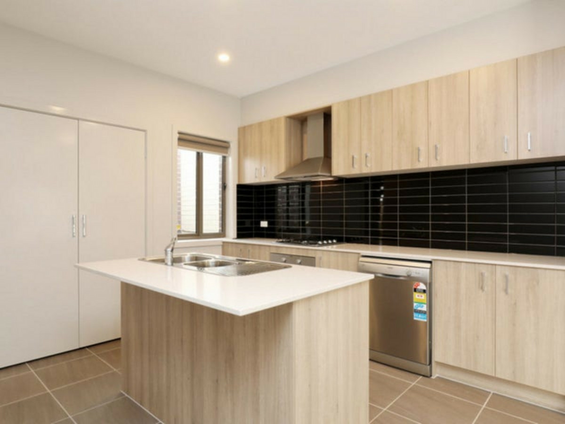 16 Baddaginnie Walk, TARNEIT