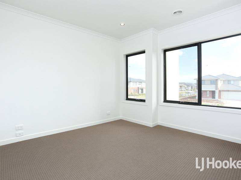 159 Tom Roberts Parade, POINT COOK