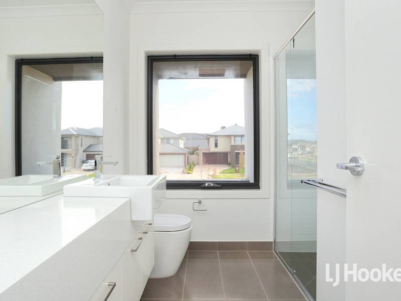159 Tom Roberts Parade, POINT COOK