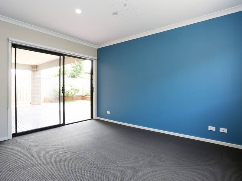 12 Spearmint Boulevard, MANOR LAKES