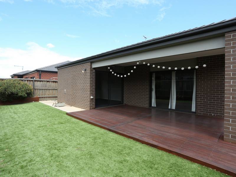 12 Spearmint Boulevard, MANOR LAKES