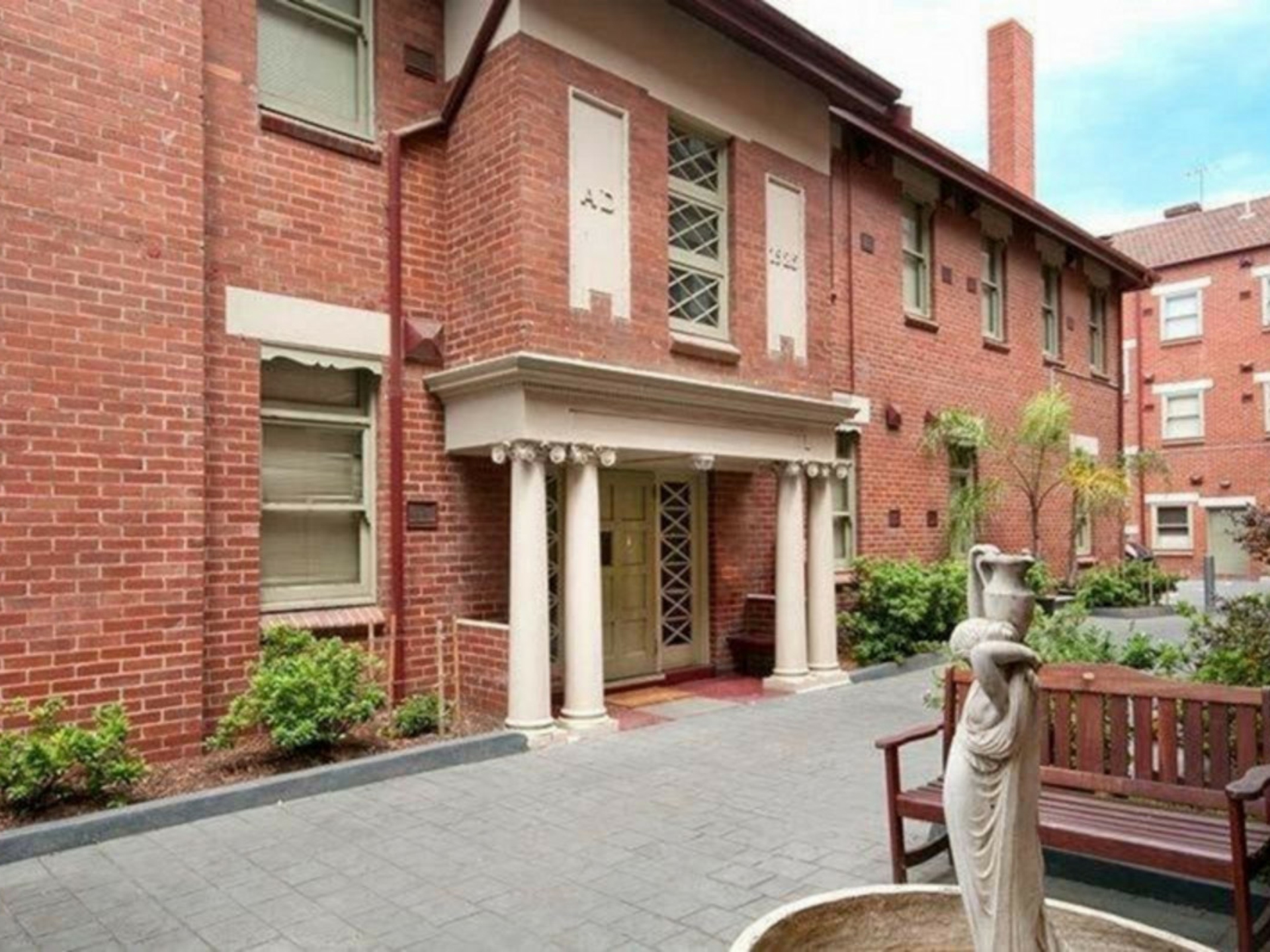 303/45 Victoria Parade, COLLINGWOOD