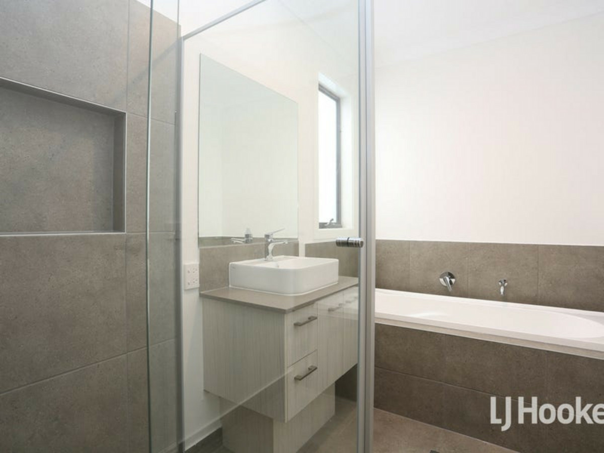 16 Karachi Avenue, TARNEIT