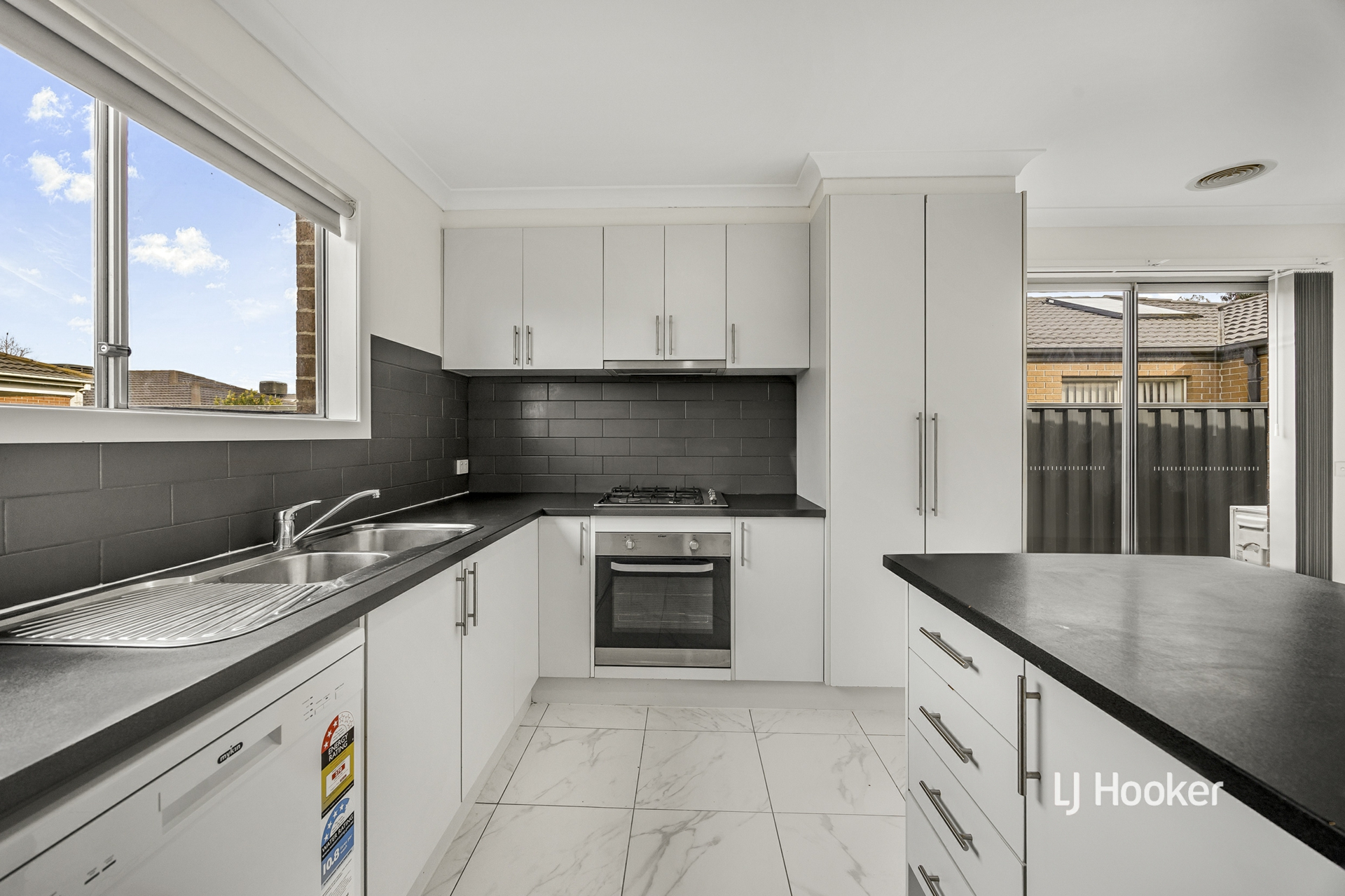 11 Grovedale Way — photo 4 of 13