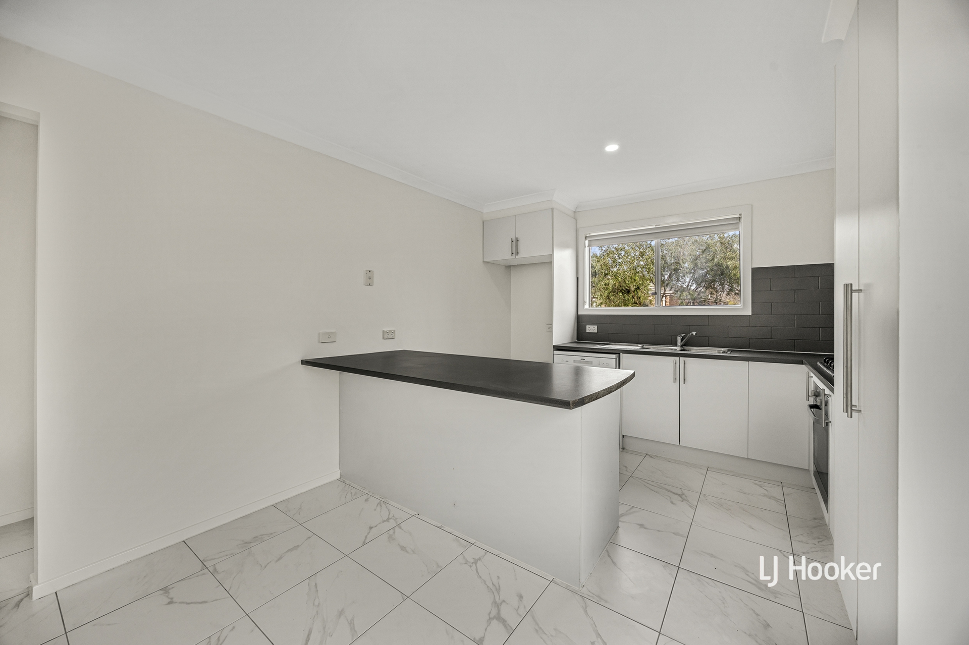 11 Grovedale Way — photo 5 of 13