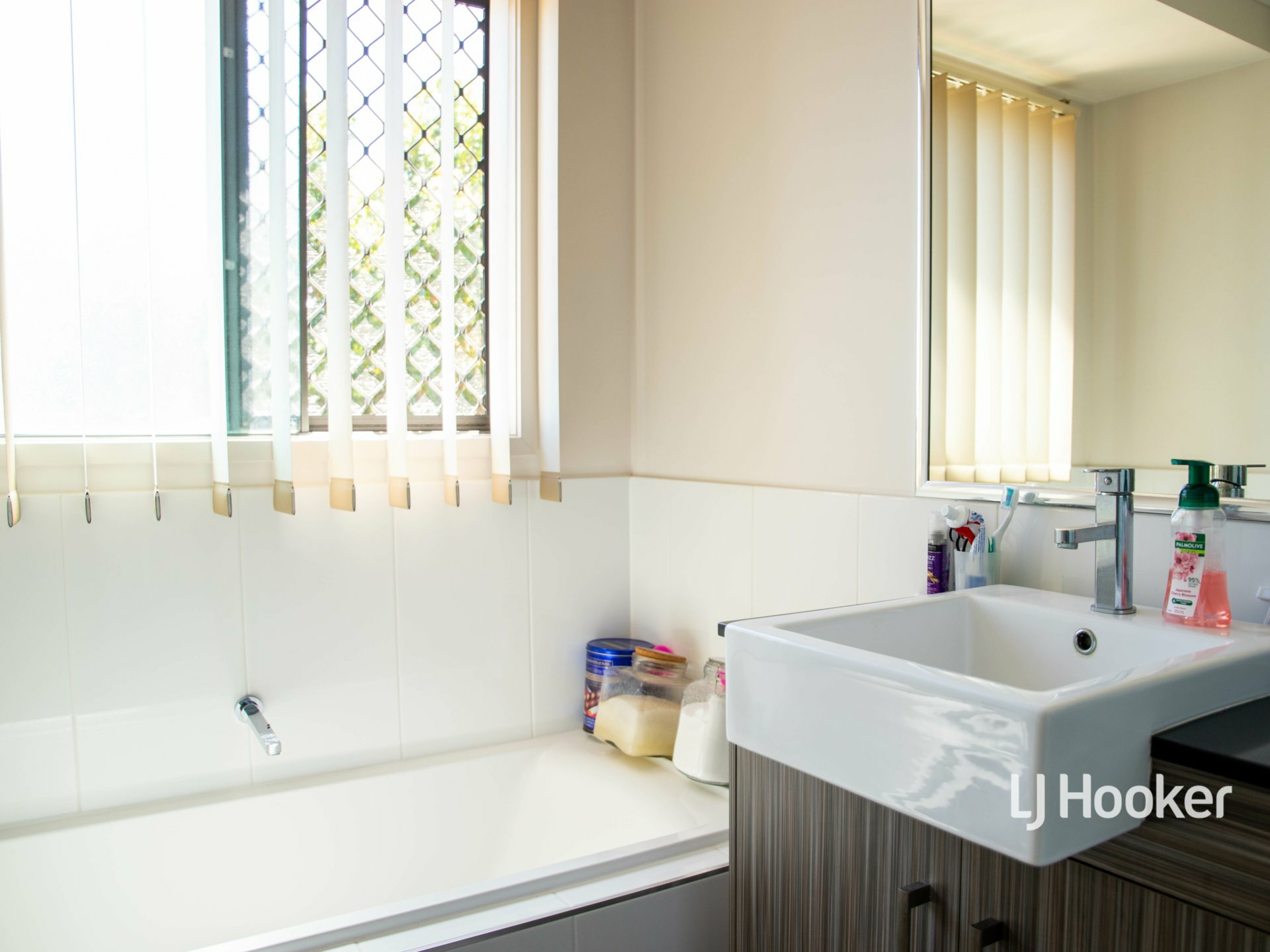 19 Lomandra Avenue, ROMA