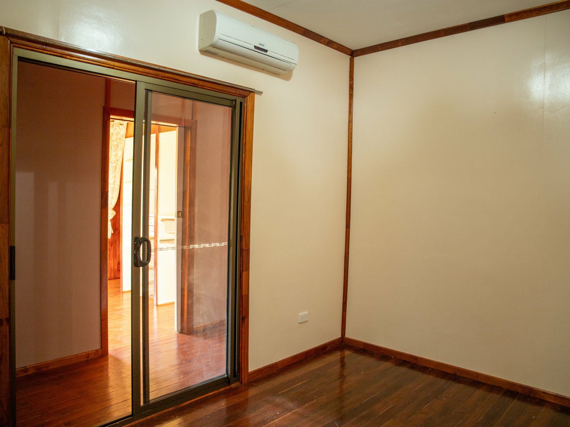 52 Feather Street, ROMA