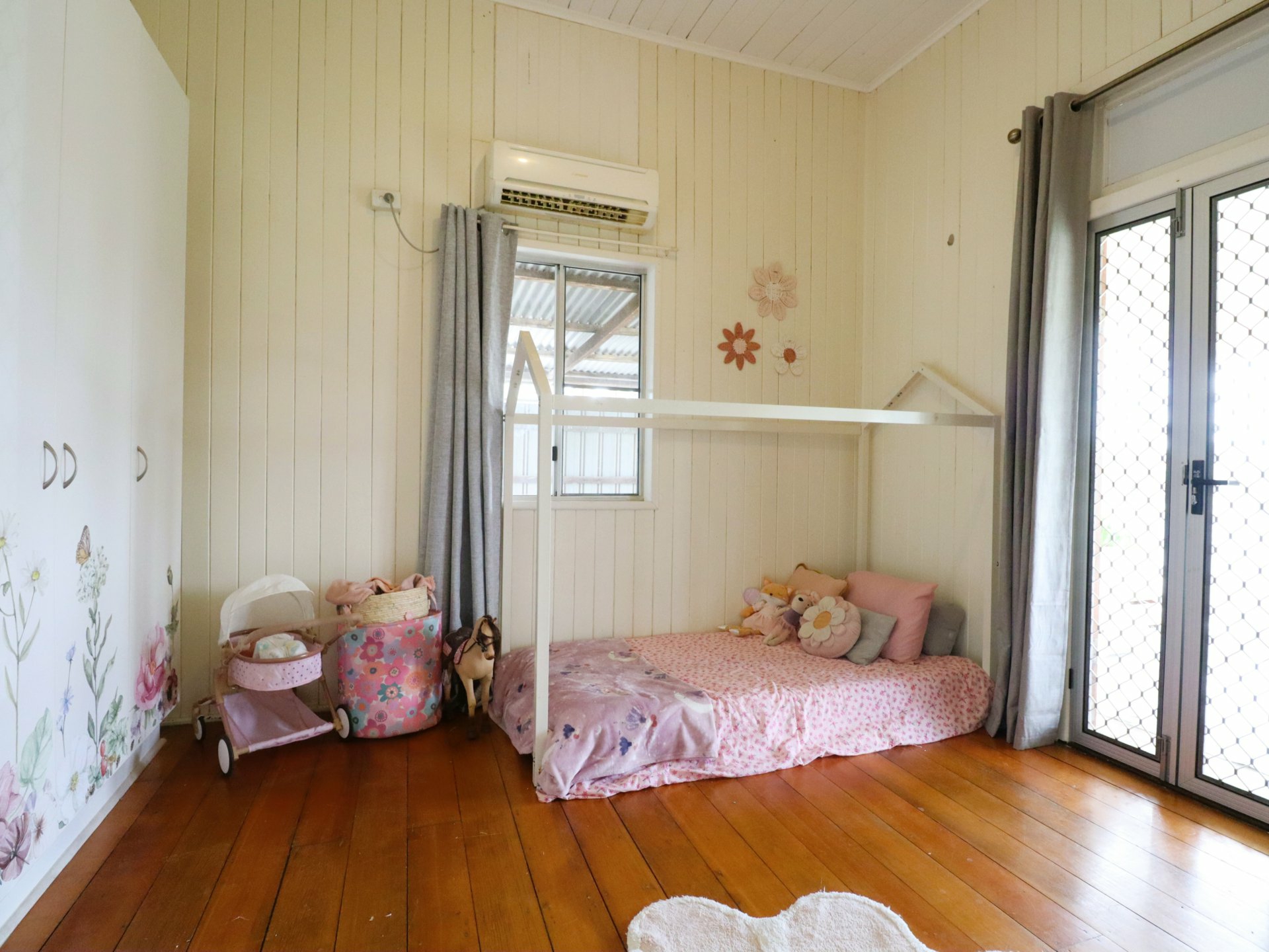 12 Conlan Street, ROMA